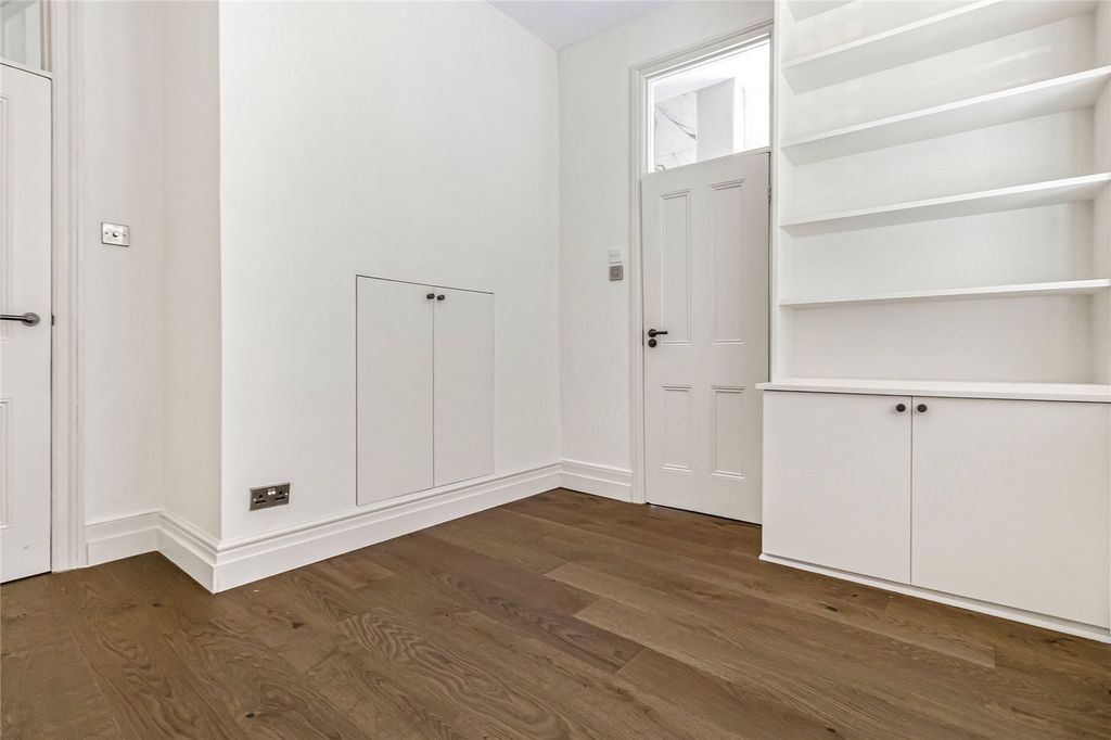 Property photo 3 of 27 Picture No. 02