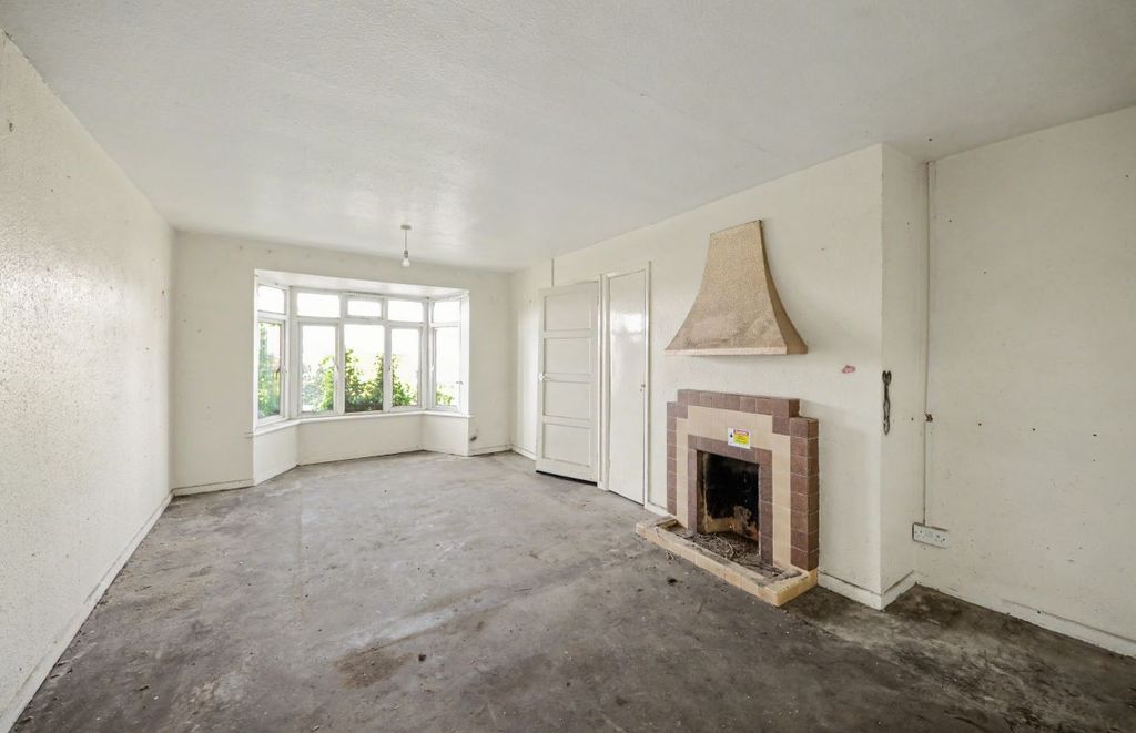 Property photo 3 of 19
