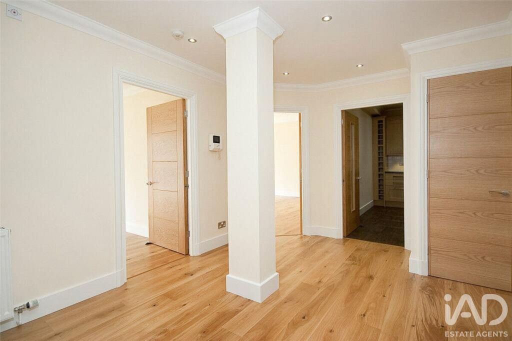 Property photo 2 of 25