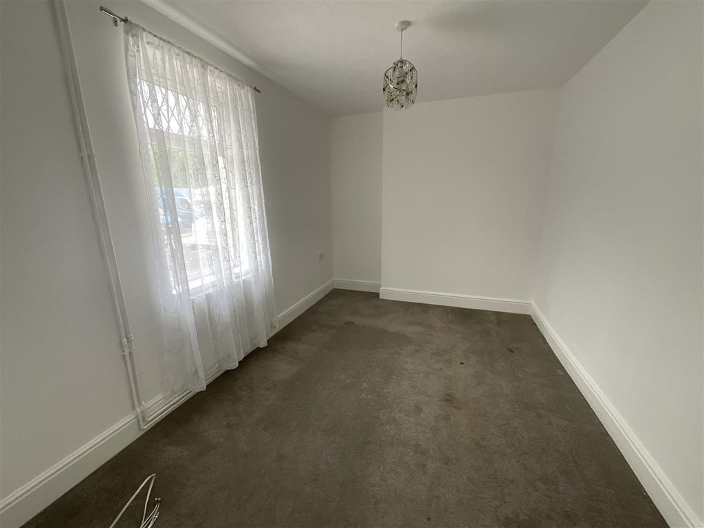 Property photo 3 of 10 Sitting Room