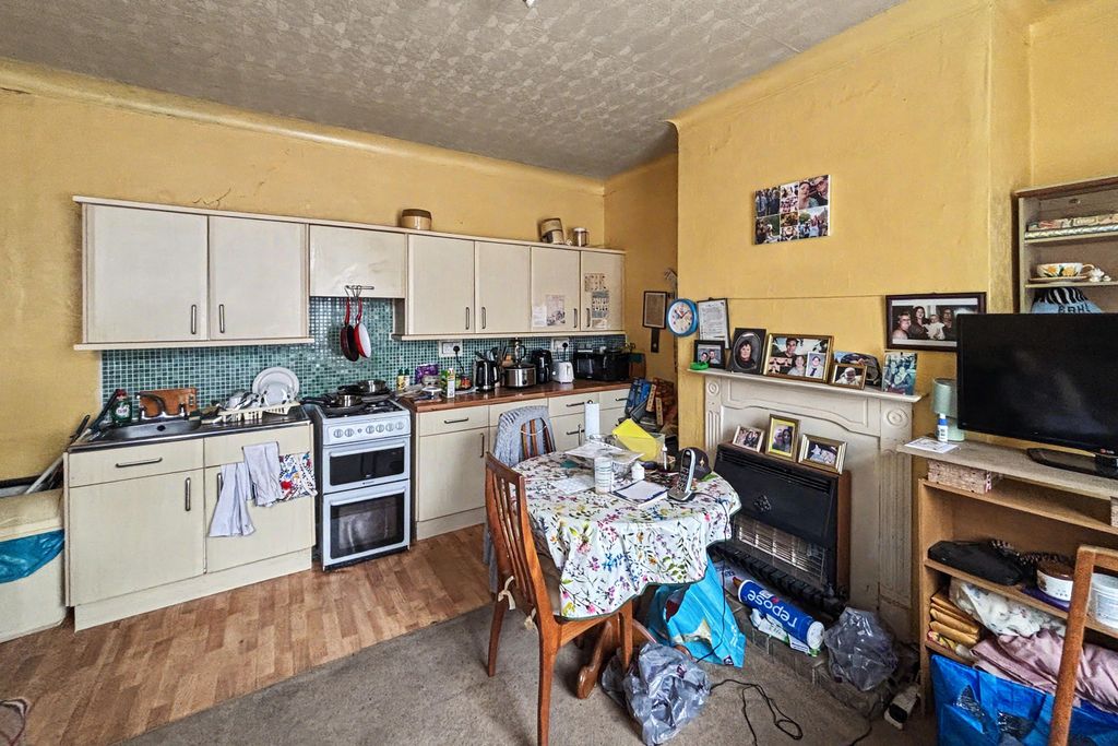 Property photo 3 of 12 60 Catherine Street, Elland, West Yorkshire, Hx5 0Jb