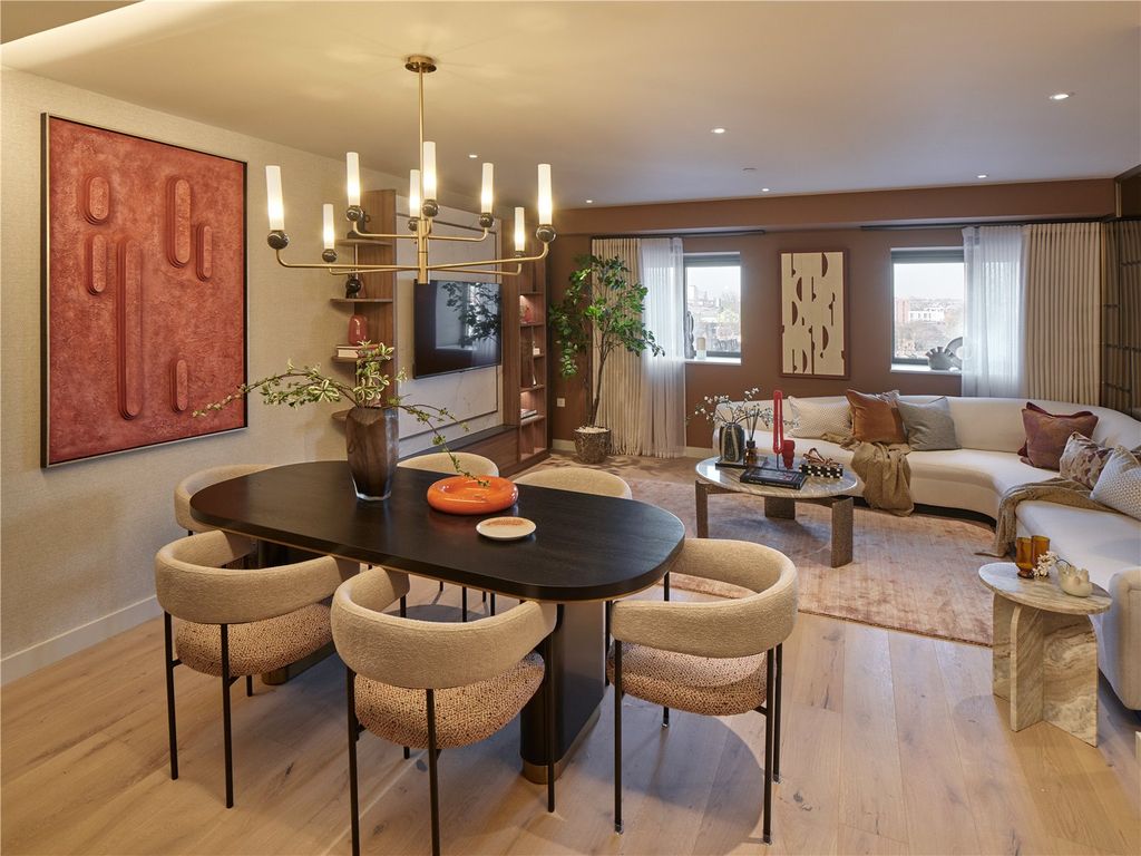 Property photo 1 of 18 Dining Space