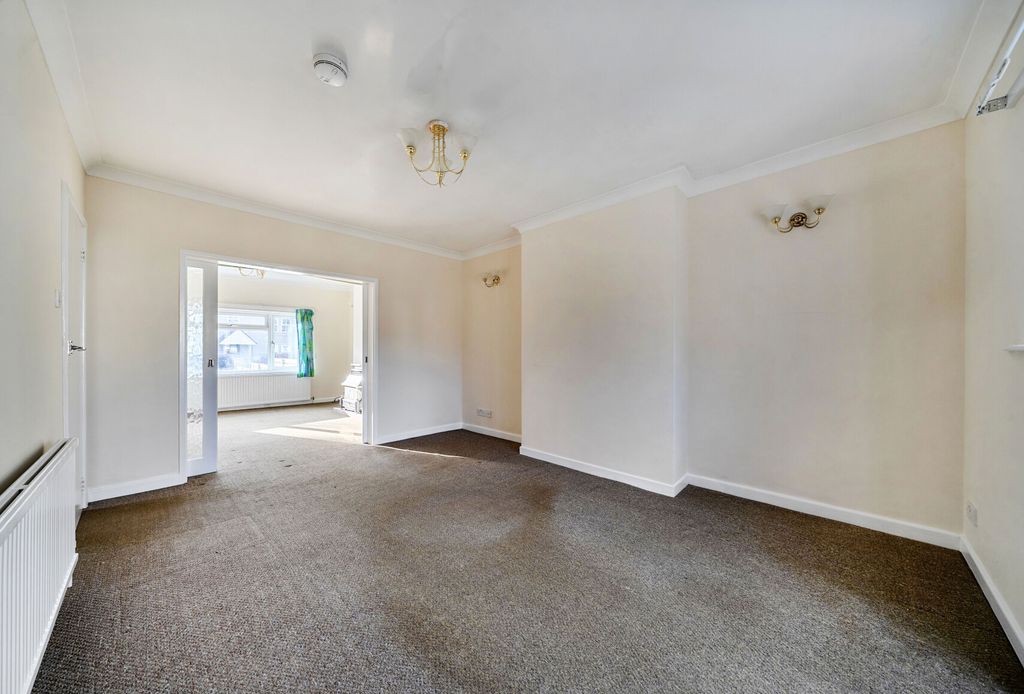 Property photo 2 of 20 1383737-12-691dc8...