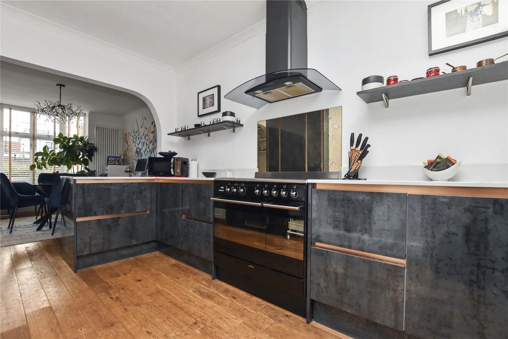 Property photo 2 of 21 Picture No. 29