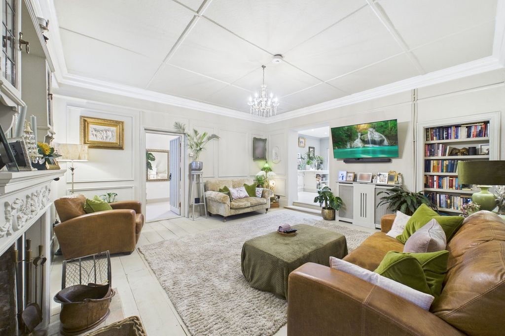 Property photo 3 of 26