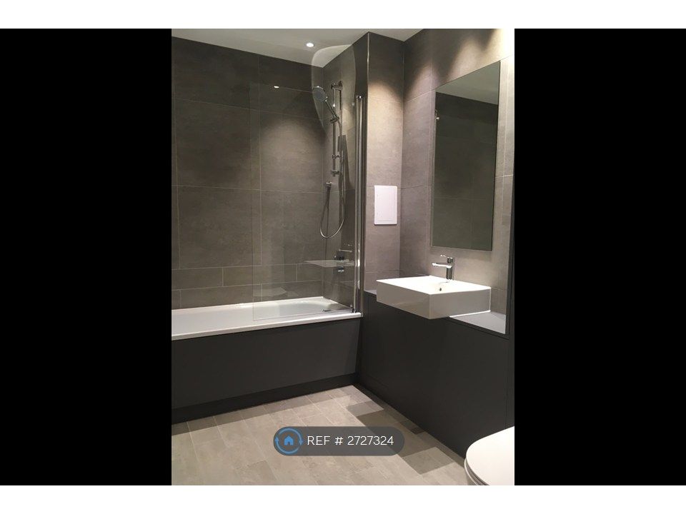 Property photo 3 of 10 Bathroom