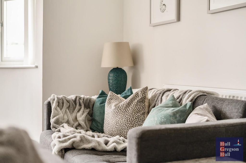 Property photo 2 of 20 0F352734-112d-44F8-A055-Ea96Fee7B13A.Jpg