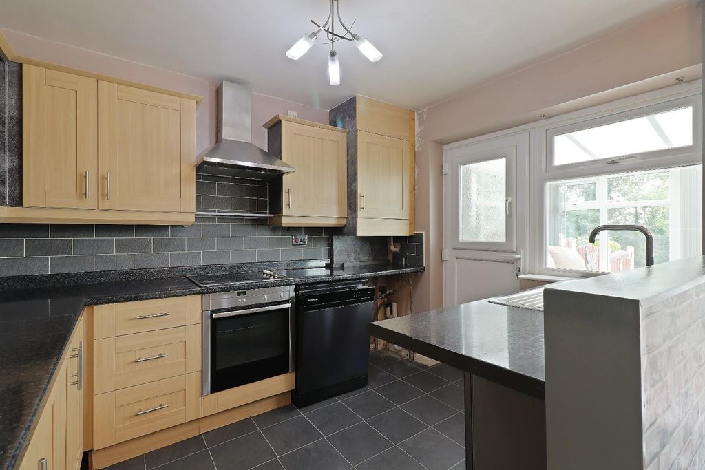 Property photo 3 of 18 Kitchen