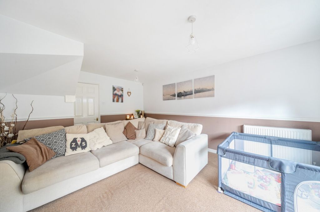 Property photo 2 of 15 Ewemove Harrogate Living Room