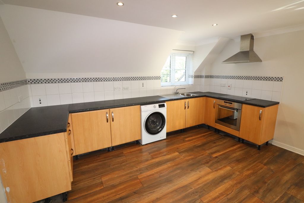 Property photo 3 of 8 Kitchen