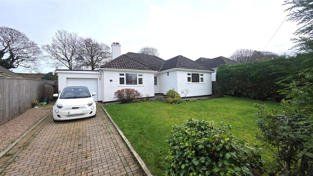 Property photo 1 of 13 Front (2).Jpg