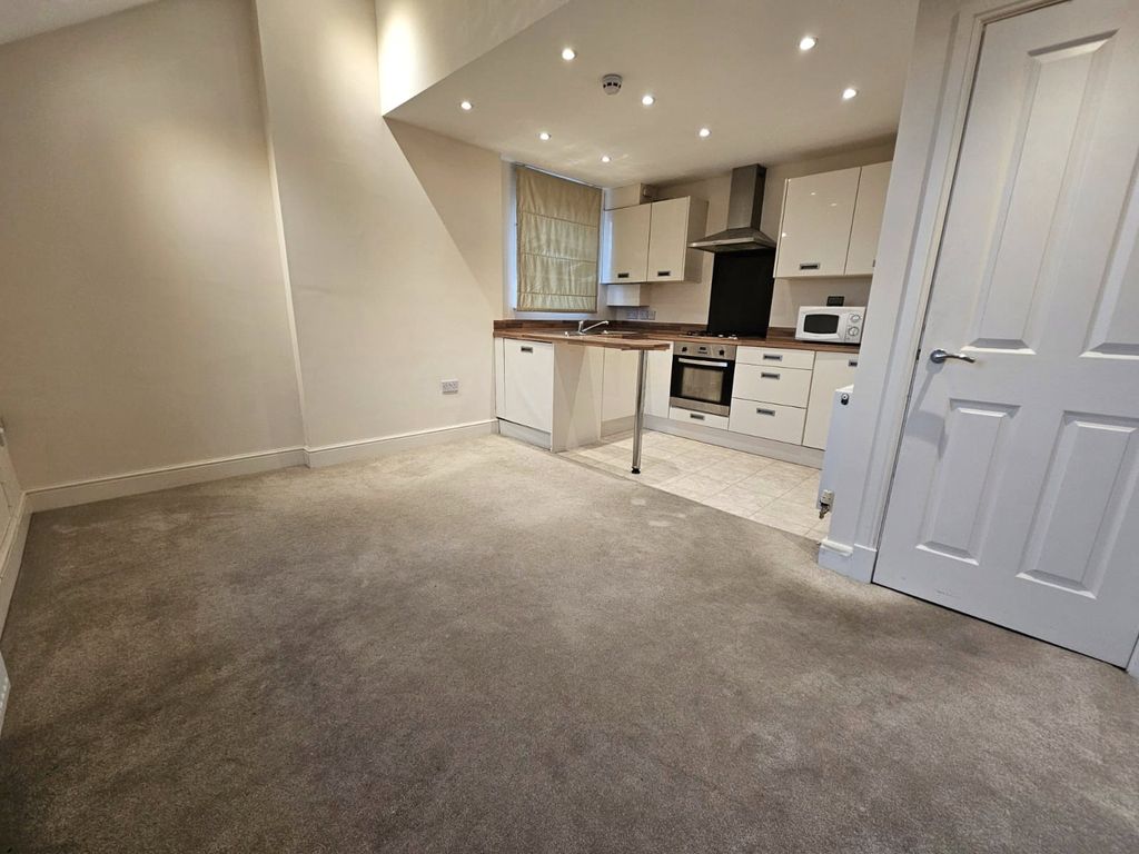 Property photo 2 of 8 Picture No. 11