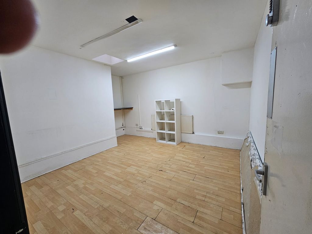 Property photo 1 of 2