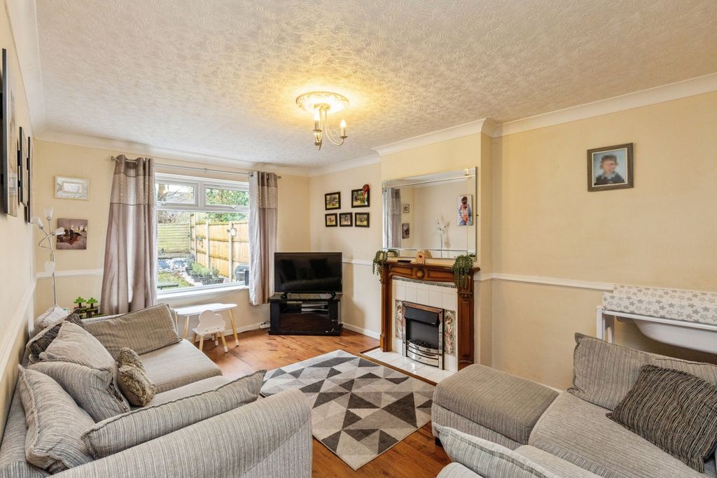 Property photo 2 of 13 Lounge