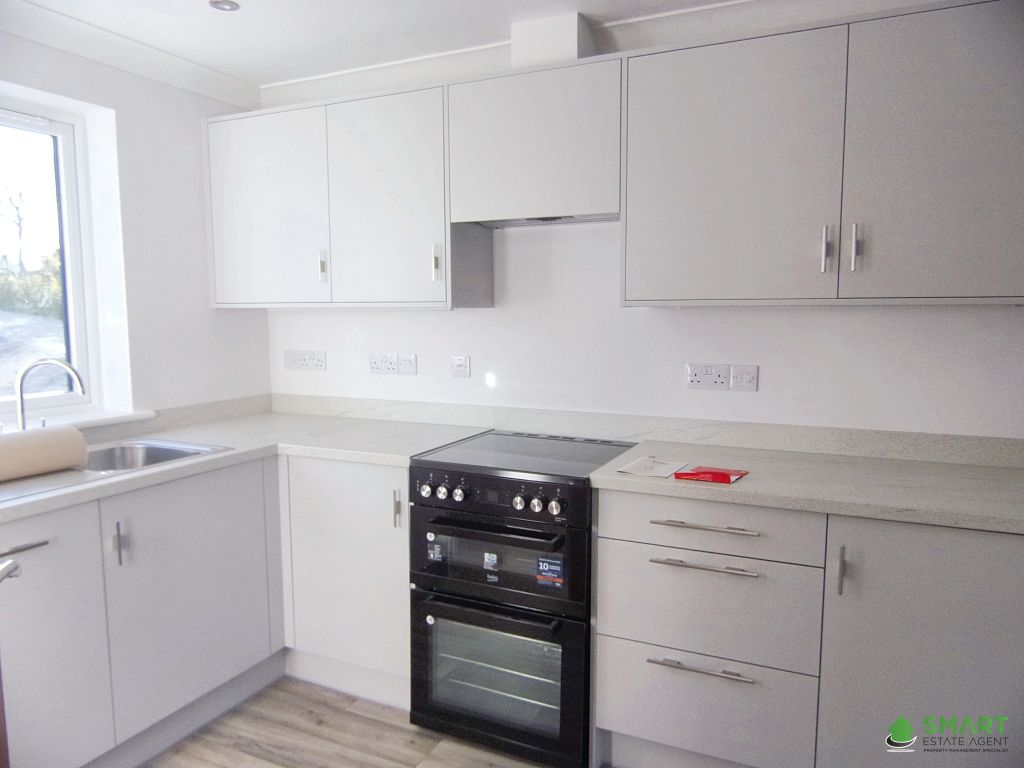 Property photo 2 of 11 Kitchen
