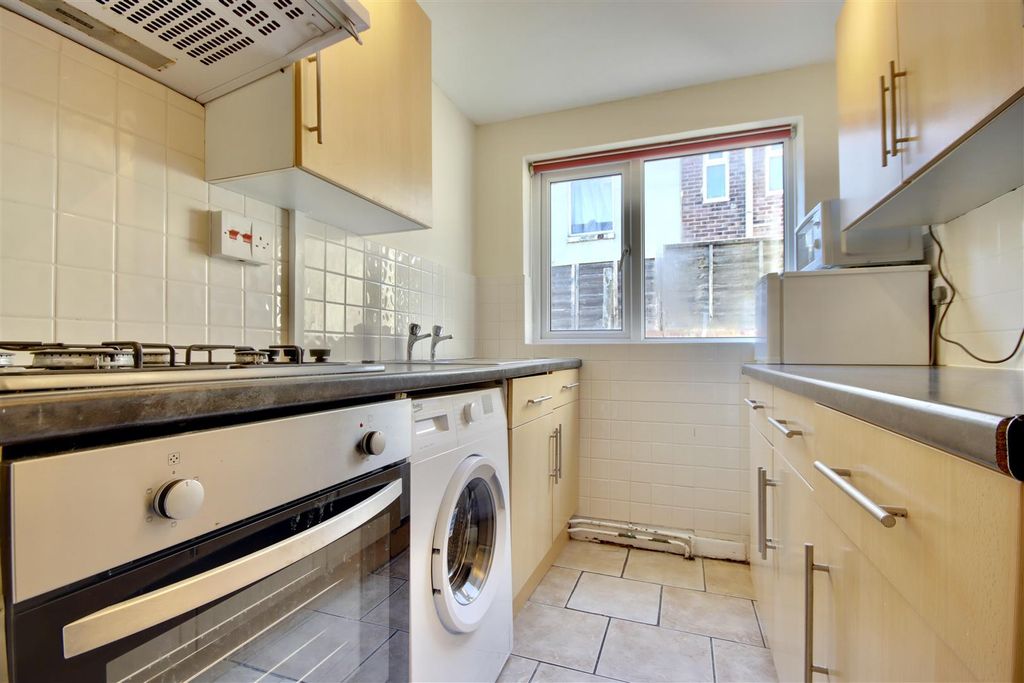 Property photo 3 of 11 8F85D263-Ac5B-4E63-8694-C81Ff886Bd71_1_201_A.Jpeg