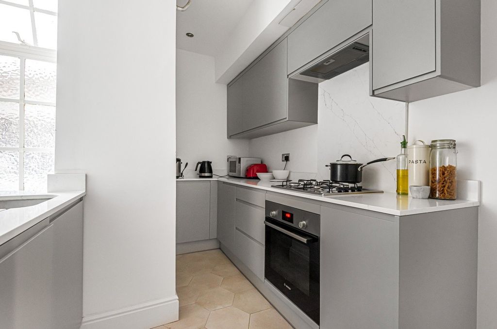 Property photo 2 of 11 Picture No. 15