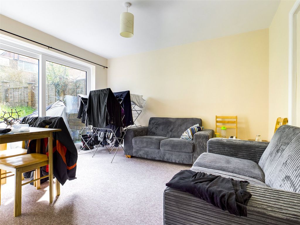 Property photo 2 of 9 Lounge