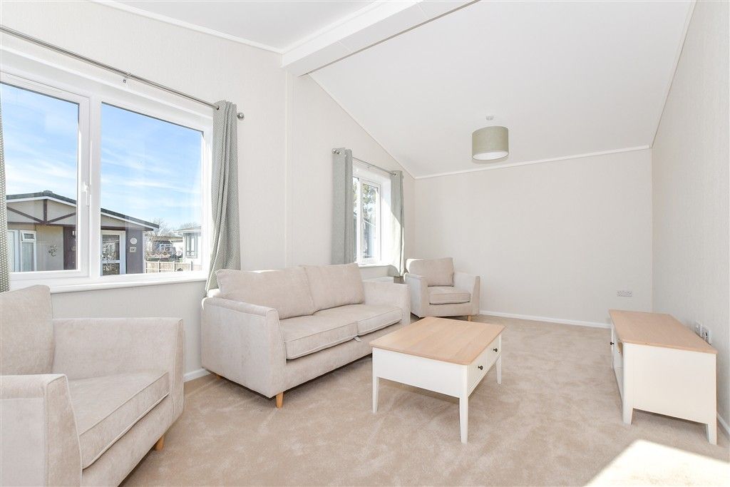 Property photo 1 of 8 Lounge