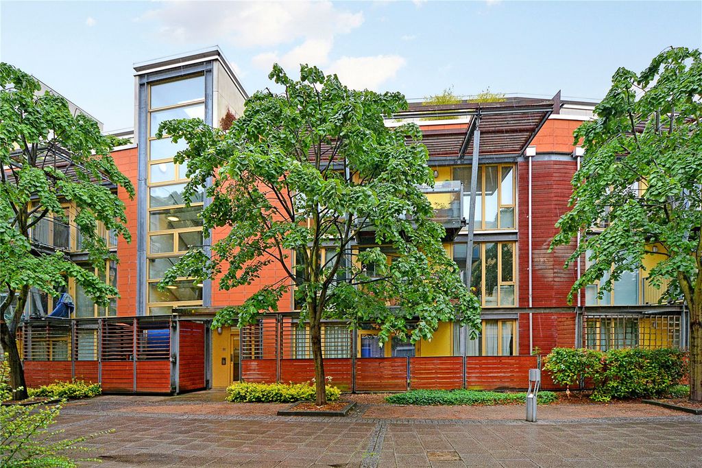 Property photo 2 of 11