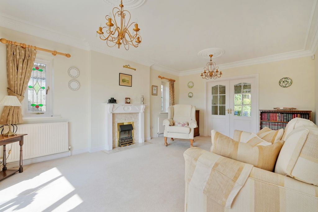 Property photo 2 of 35 Living Room