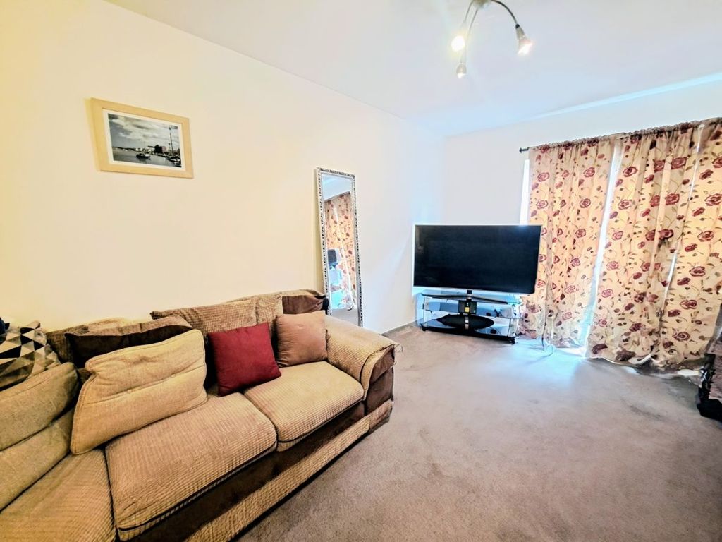 Property photo 2 of 8