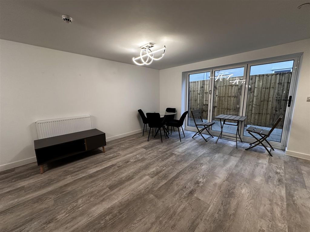 Property photo 3 of 13 Lounge/Kitchen