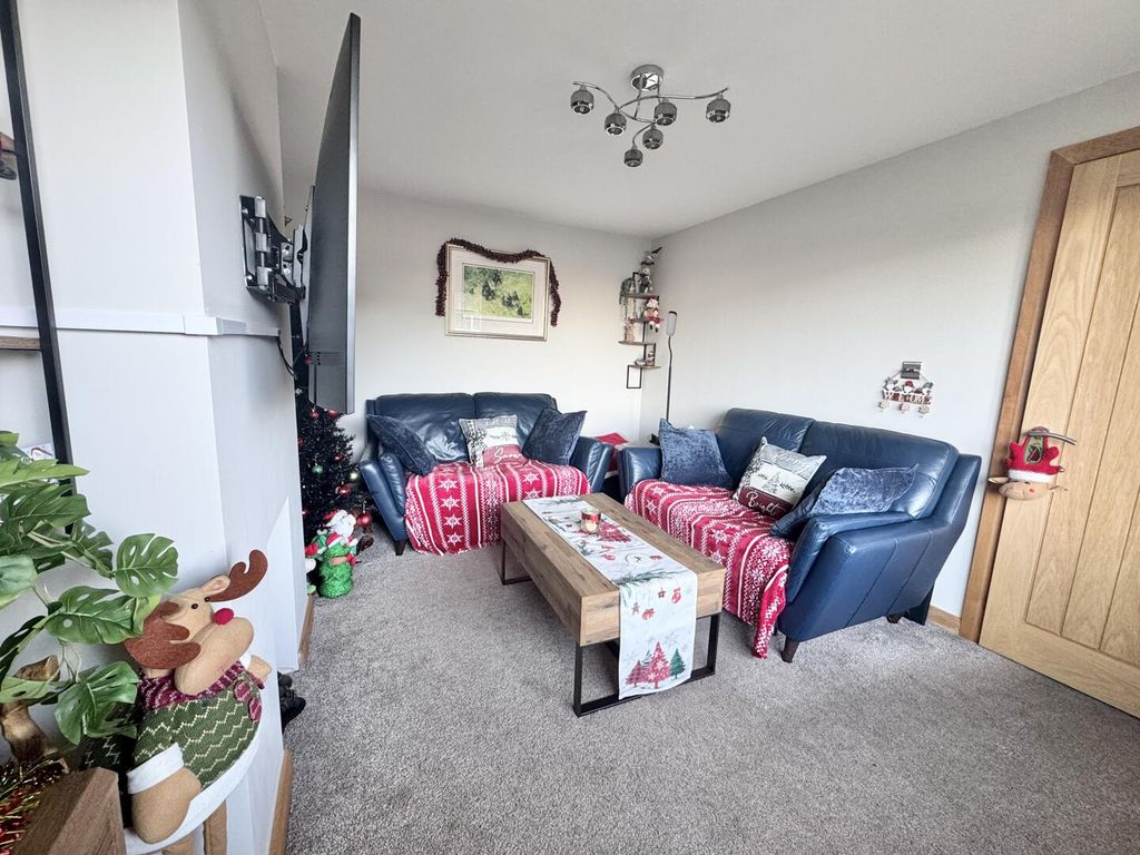 Property photo 2 of 27 Living Room