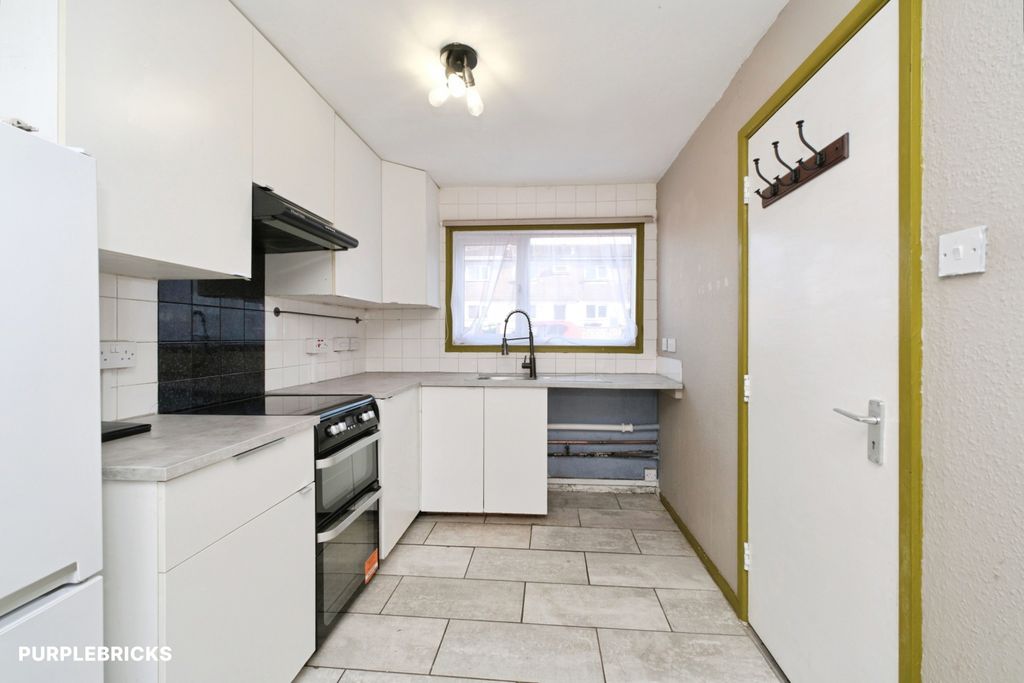 Property photo 3 of 15 Kitchen