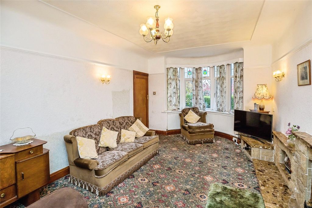 Property photo 2 of 35 Living Room