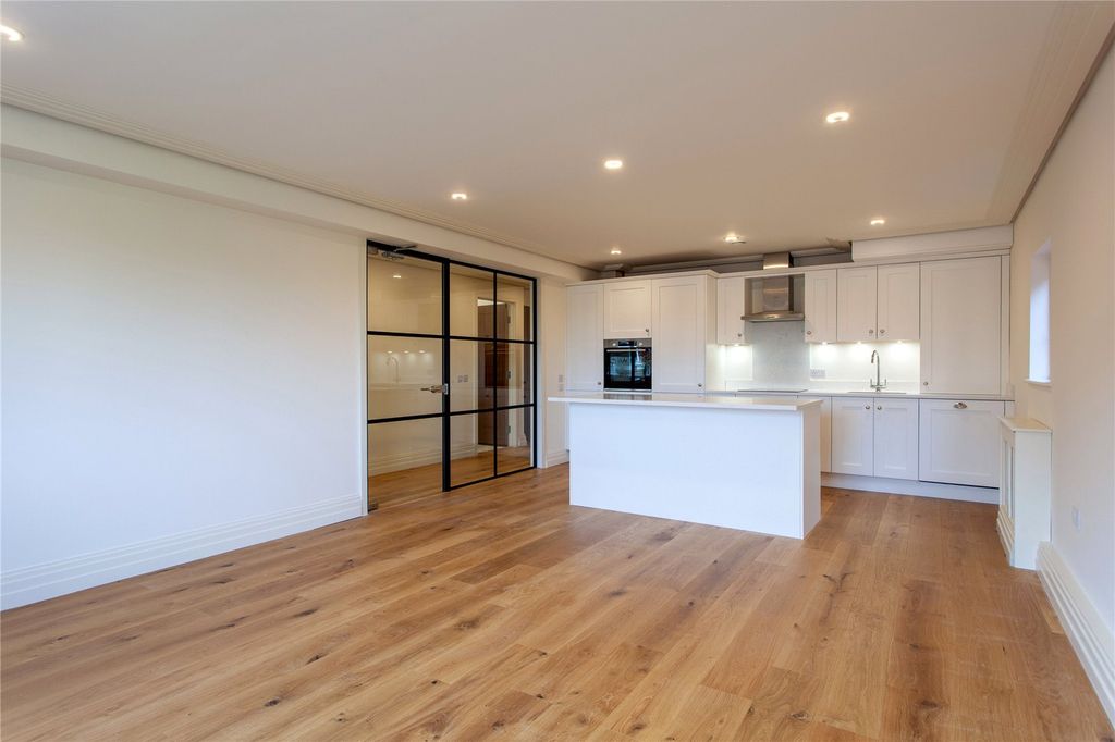 Property photo 1 of 11 Living Space