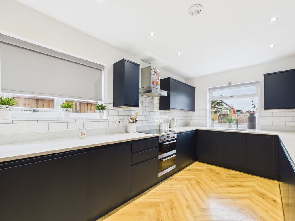 Property photo 3 of 24 Cam02386G0-Pr0149-Still028