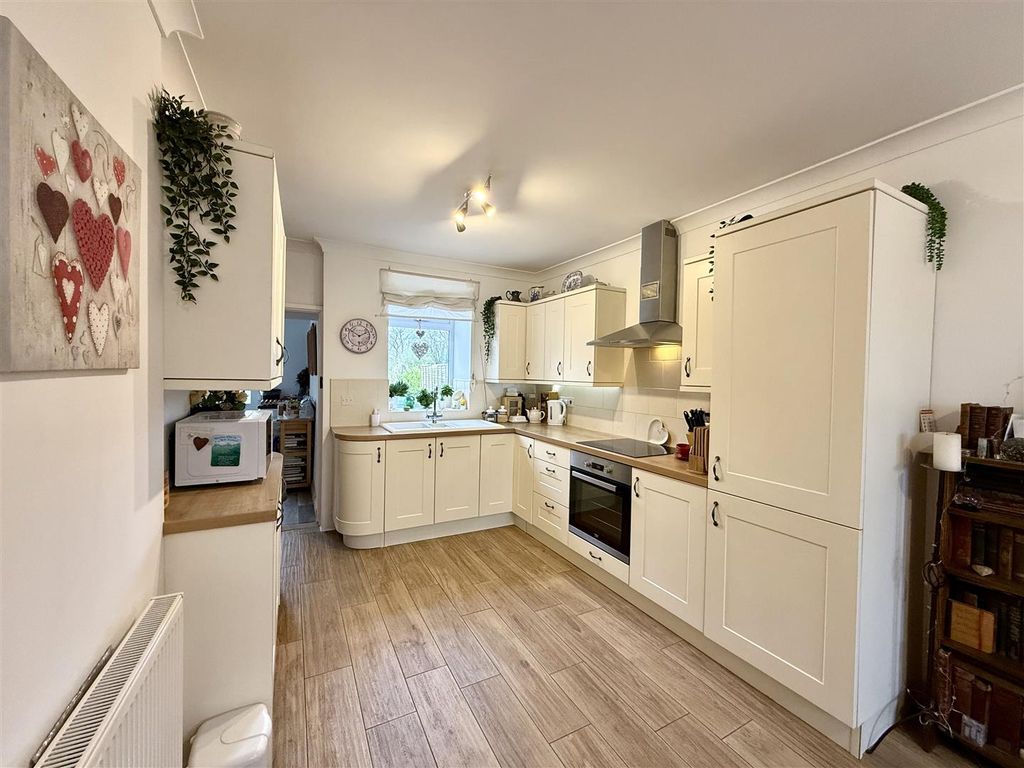 Property photo 3 of 22 Kitchen / Dining Room