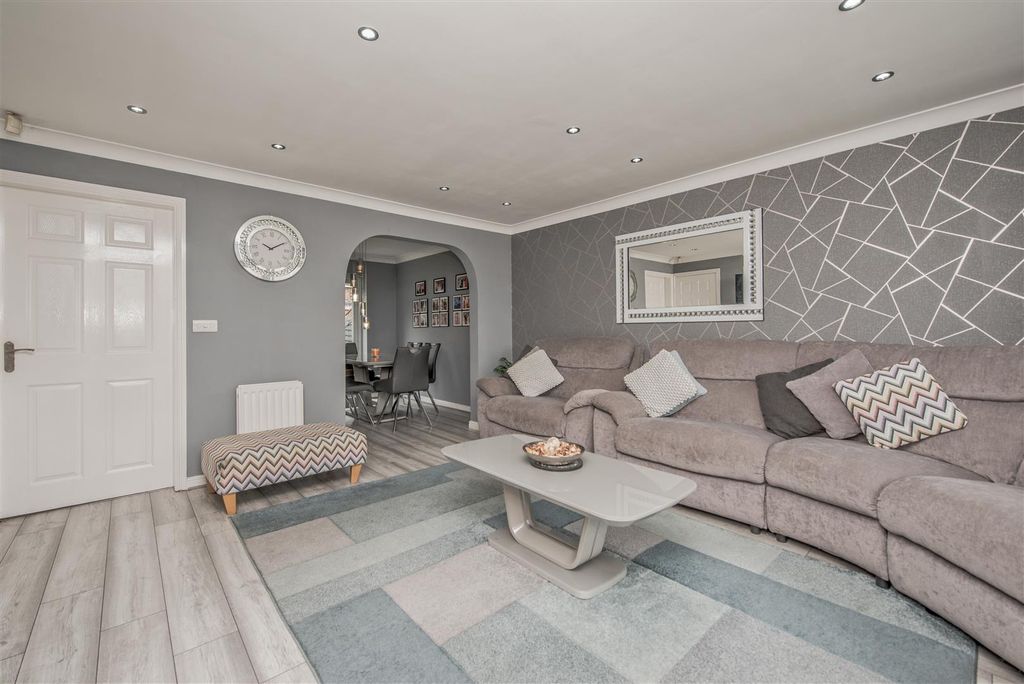 Property photo 2 of 39 Open Plan Living Room / Dining Area: