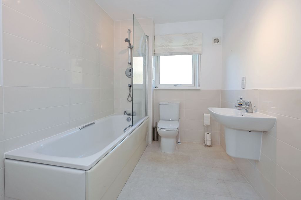 Property photo 3 of 32