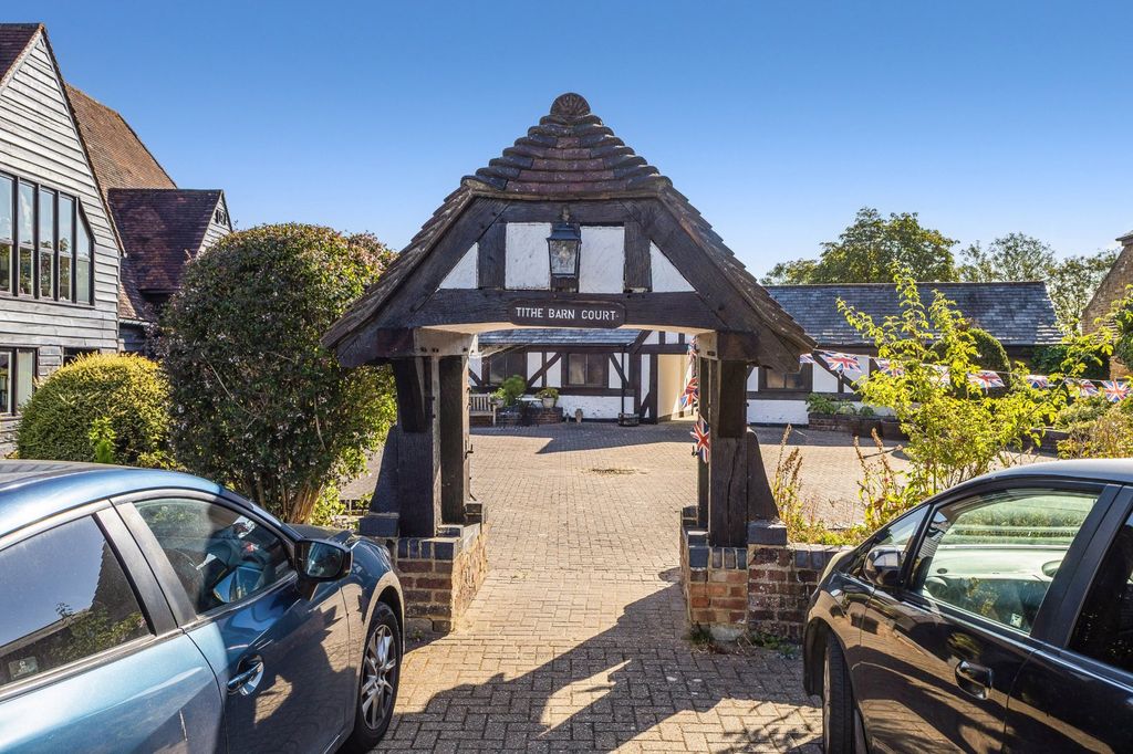 Property photo 2 of 9 Archway