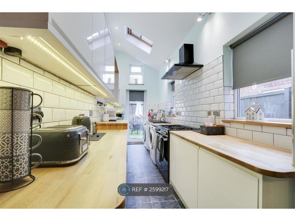 Property photo 2 of 19 Kitchen