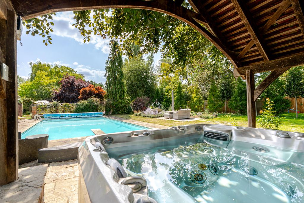 Property photo 2 of 17 Image