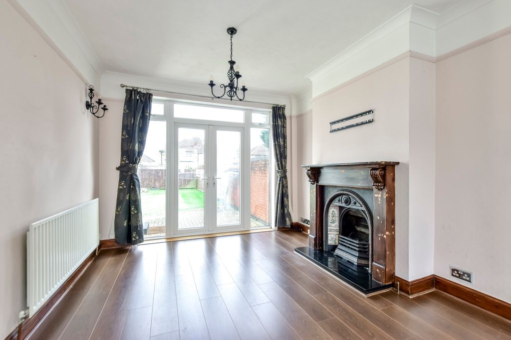 Property photo 3 of 19 Dsc_0472-Dsc_0473