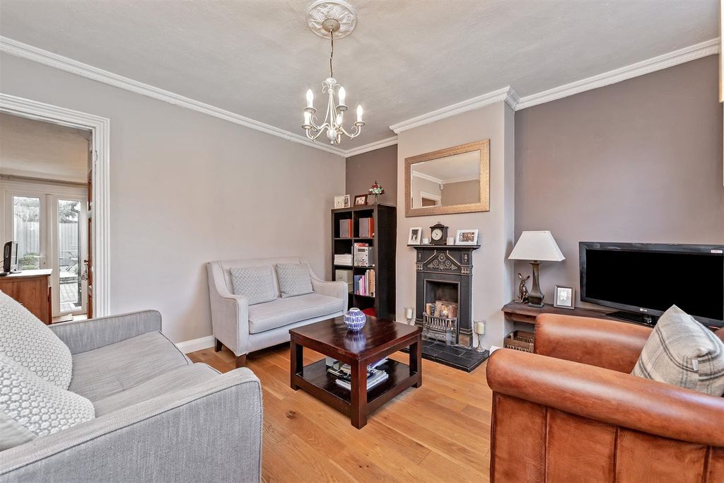 Property photo 3 of 20 19Thorntonstreet-7.Jpg