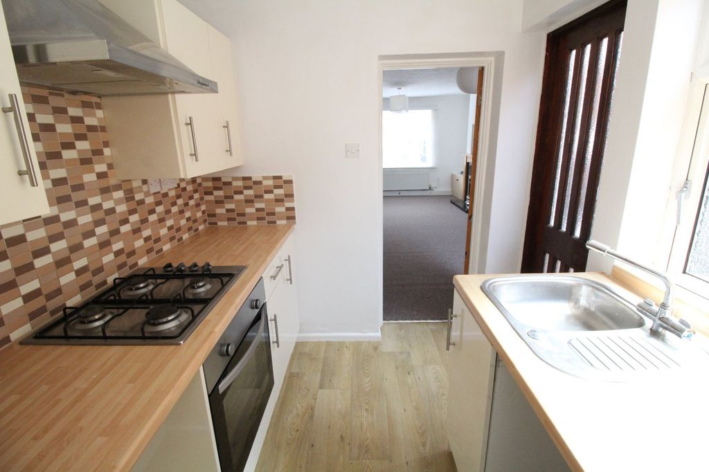 Property photo 3 of 15 Kitchen