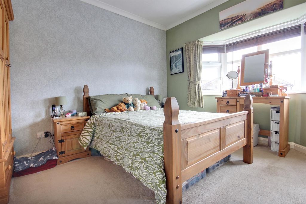 Property photo 2 of 16 East Ella (2).Jpg