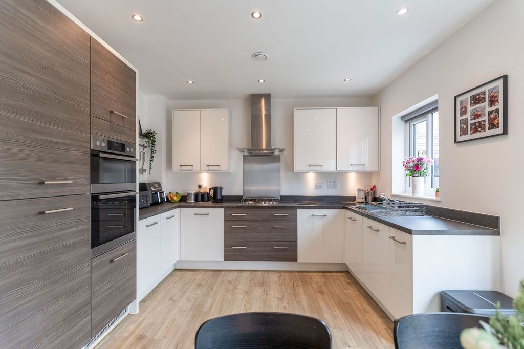 Property photo 2 of 22