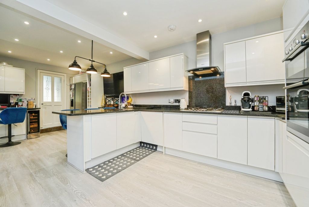 Property photo 3 of 20 Pbox-Img.Jpg