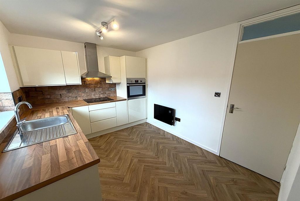 Property photo 3 of 12 Modern Kitchen With Chic Wood-Effect Flooring...