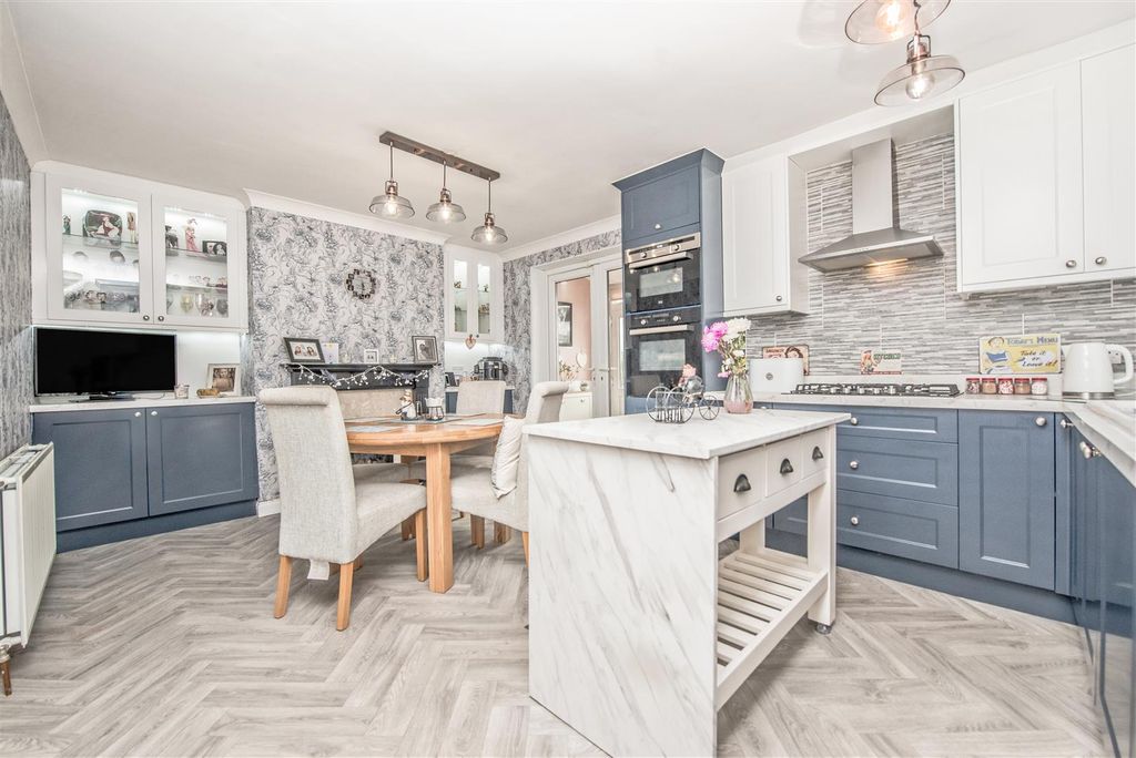 Property photo 3 of 23 Fitted Dining Kitchen:
