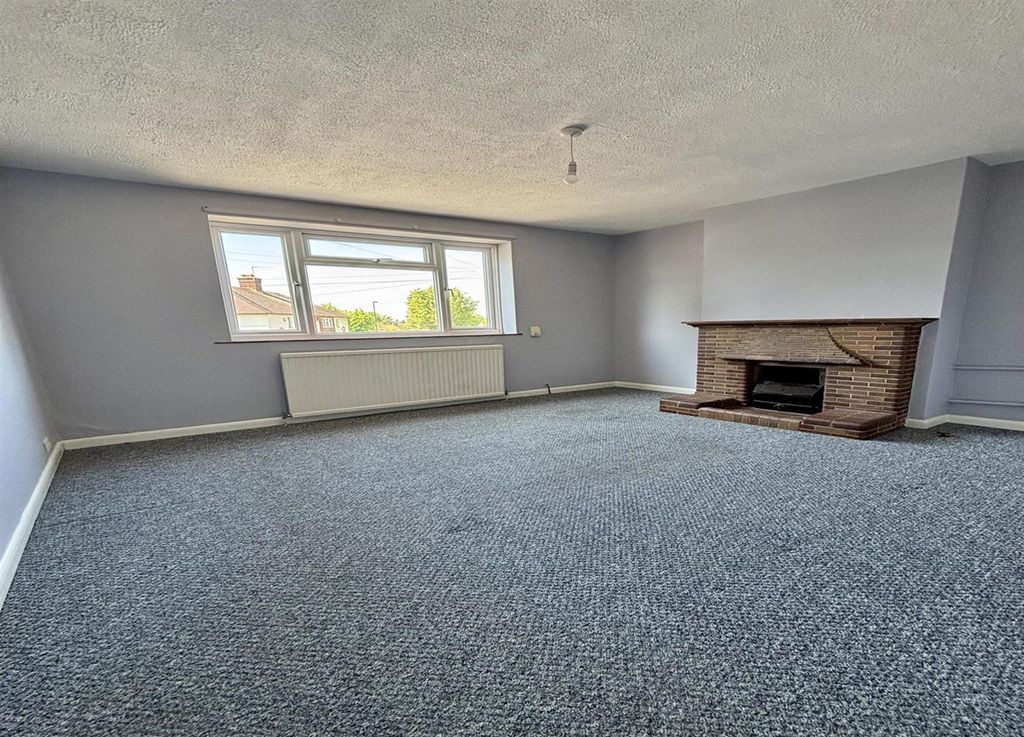 Property photo 3 of 4 Living Room.Jpg