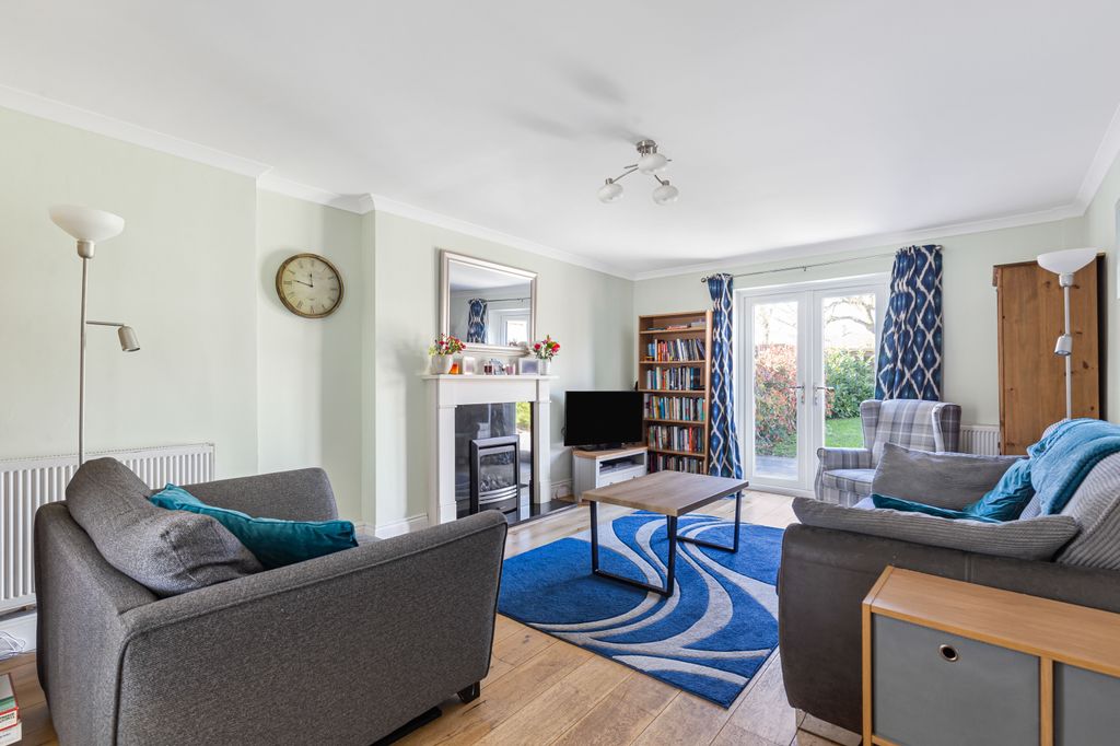 Property photo 3 of 19 Lounge 1