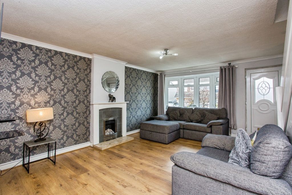 Property photo 2 of 17 Lounge