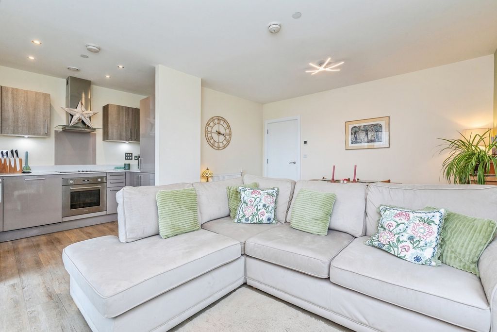 Property photo 3 of 18 Pbox-Img.Jpg